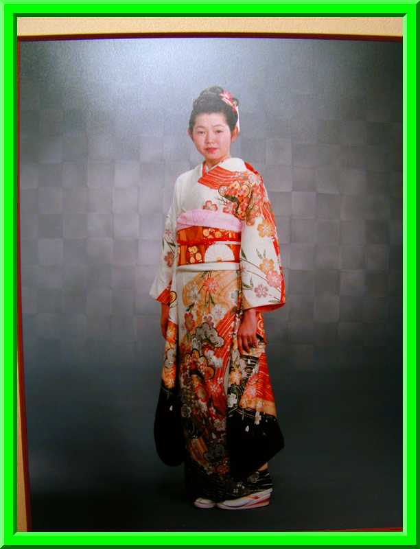 Hitomi in Kimono
