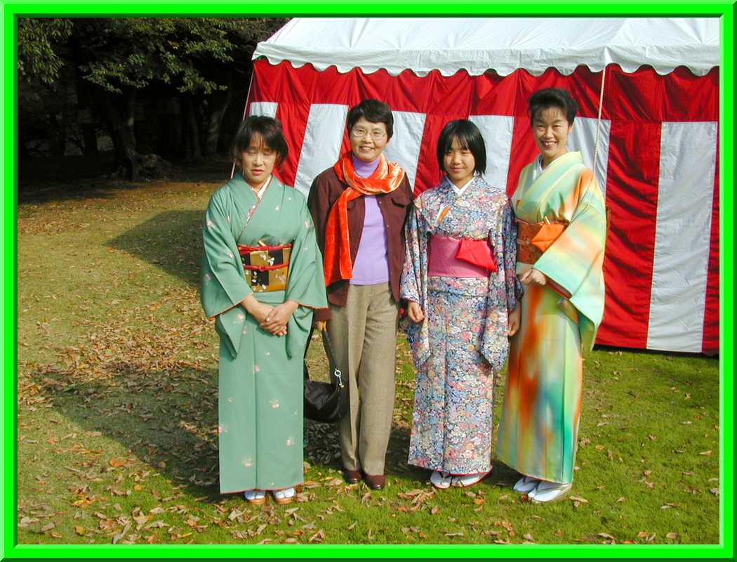 Hitomi's Mother & Friends